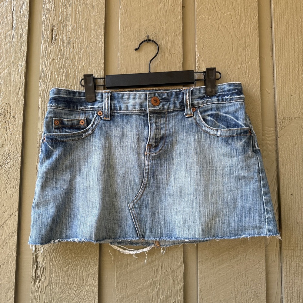 Vintage American Eagle Denim Mini Skirt Womens Low Rise Raw Hem Size 8 Blue Jean